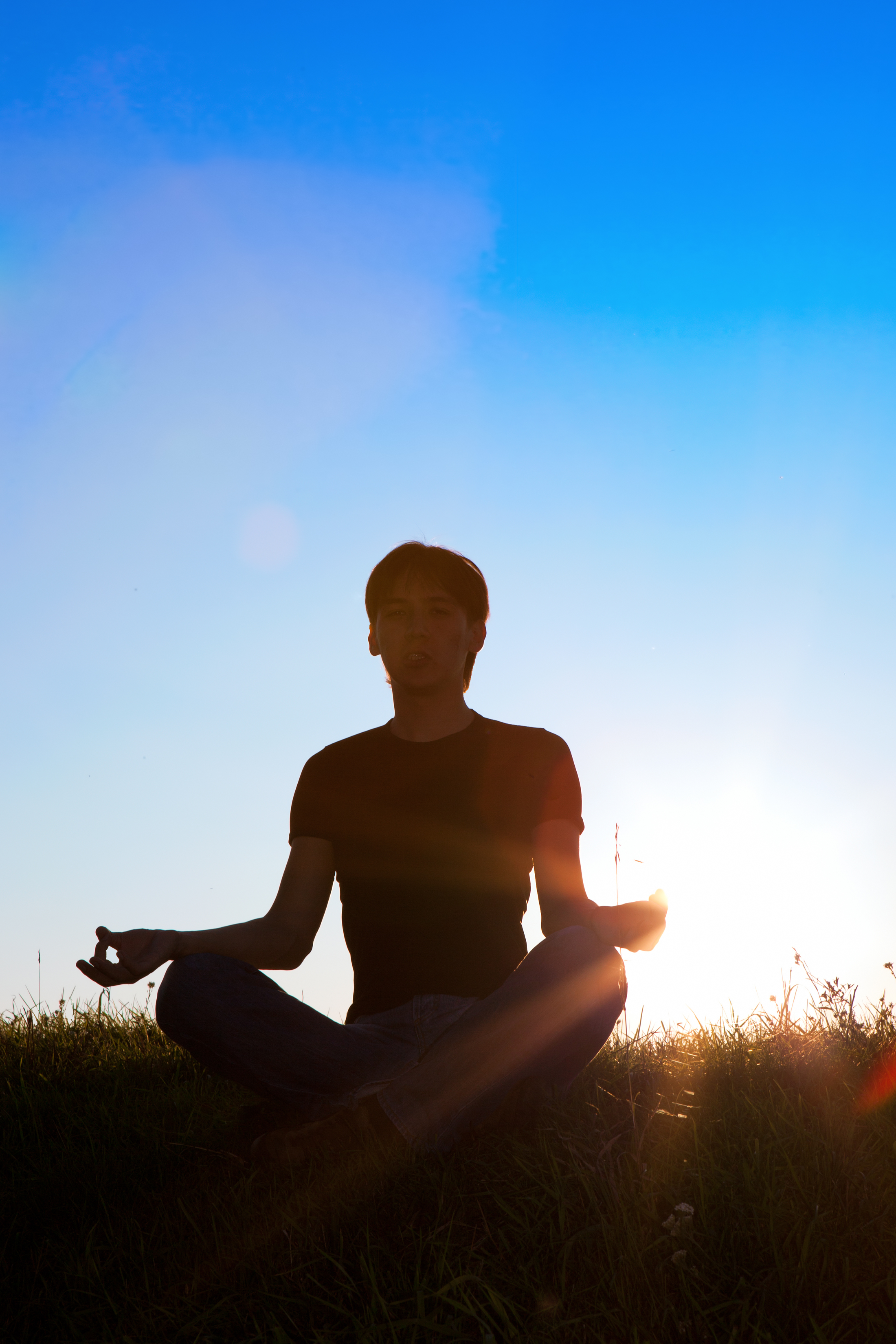 You may not always be able to practice yoga in nature, but you can bring nature to you by using essential oils to incorporate the aromas of our natural world into your yoga practice.